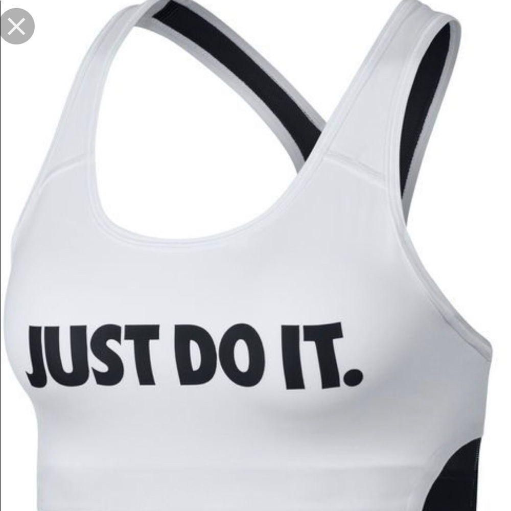 NIKE breathable sports bra
